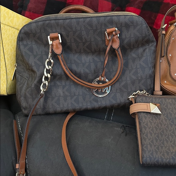 Michael Kors Handbags - Michael Kors Jet Set Large Travel Brown Signature Satchel Bag Women's EUC